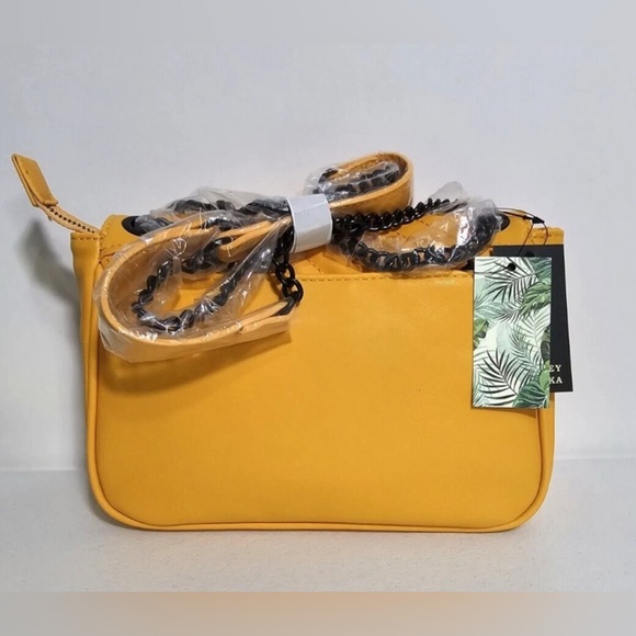 Badgley Mischka Crossbody Handbag Quilted Front Yellow NWT - Picture 2 of 13